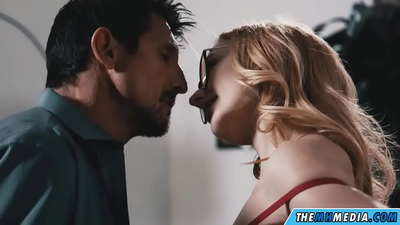 Firaisana ara-nofo miaraka amin'ny blonde slutty